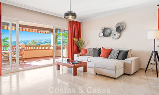 Ruim appartement te koop met zeezicht in een eerstelijns golfcomplex op de New Golden Mile, Marbella - Estepona 60408 