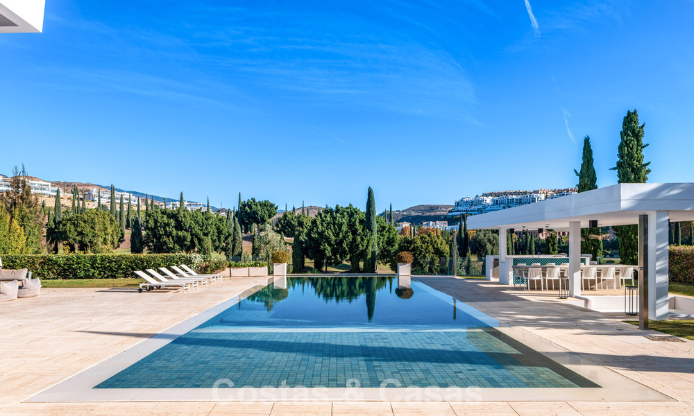 Contemporaine luxevilla te koop, eerstelijns 5-sterren golf in Marbella - Benahavis 60470