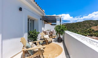 Modern gerenoveerd penthouse te koop met ruim terras en zeezicht in La Quinta golfresort, Benahavis - Marbella 60615 