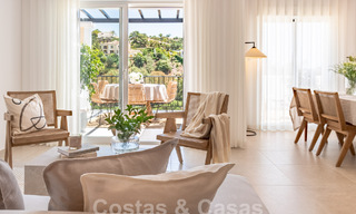 Modern gerenoveerd penthouse te koop met ruim terras en zeezicht in La Quinta golfresort, Benahavis - Marbella 60619 
