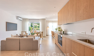 Modern gerenoveerd penthouse te koop met ruim terras en zeezicht in La Quinta golfresort, Benahavis - Marbella 60621 