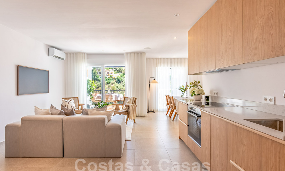 Modern gerenoveerd penthouse te koop met ruim terras en zeezicht in La Quinta golfresort, Benahavis - Marbella 60622