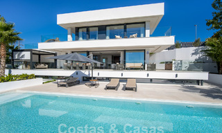 Geavanceerde luxevilla met ultramoderne architectuur te koop in Nueva Andalucia’s golfvallei, Marbella 60604 