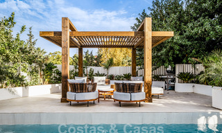 Modern gerenoveerde mediterrane villa met modieus interieurdesign te koop op loopafstand van Puerto Banus, Marbella 60724 