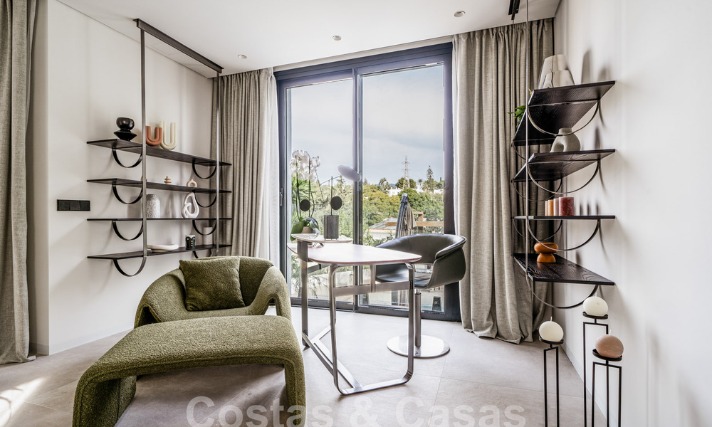 Modern gerenoveerde mediterrane villa met modieus interieurdesign te koop op loopafstand van Puerto Banus, Marbella 60728