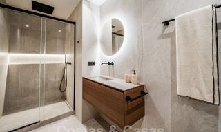 Modern gerenoveerde mediterrane villa met modieus interieurdesign te koop op loopafstand van Puerto Banus, Marbella 60732 