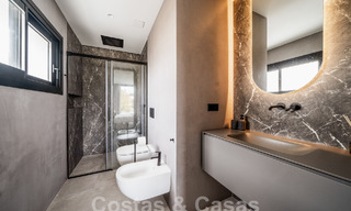 Modern gerenoveerde mediterrane villa met modieus interieurdesign te koop op loopafstand van Puerto Banus, Marbella 60738 