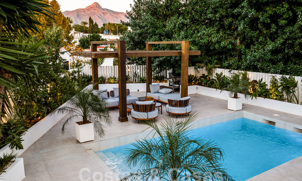 Modern gerenoveerde mediterrane villa met modieus interieurdesign te koop op loopafstand van Puerto Banus, Marbella 60740