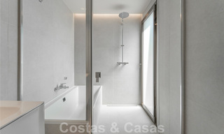 Modern luxe appartement te koop met zeezicht in een exclusief strandcomplex op de New Golden Mile, Marbella - Estepona 60754 