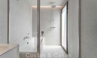Modern luxe appartement te koop met zeezicht in een exclusief strandcomplex op de New Golden Mile, Marbella - Estepona 60754 