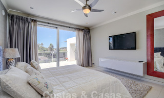 Moderne luxevilla te koop uitkijkend op de golfbaan in Nueva Andalucia, Marbella 60785 