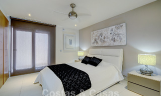 Moderne luxevilla te koop uitkijkend op de golfbaan in Nueva Andalucia, Marbella 60812 