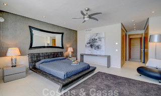 Moderne luxevilla te koop uitkijkend op de golfbaan in Nueva Andalucia, Marbella 60823 