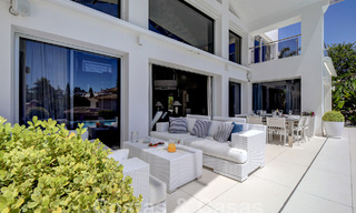 Moderne luxevilla te koop uitkijkend op de golfbaan in Nueva Andalucia, Marbella 60839 