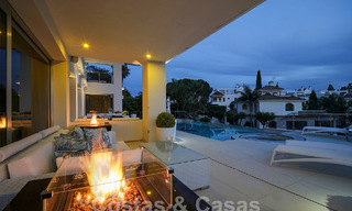 Moderne luxevilla te koop uitkijkend op de golfbaan in Nueva Andalucia, Marbella 60842 