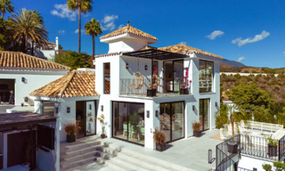 Luxevilla te koop met modern-Mediterraan ontwerp en zeezicht in Nueva Andalucia, Marbella 60945 