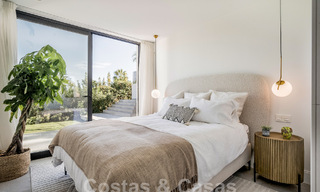 Luxevilla te koop met modern-Mediterraan ontwerp en zeezicht in Nueva Andalucia, Marbella 60980 