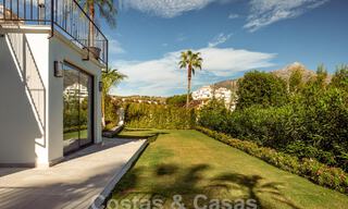 Luxevilla te koop met modern-Mediterraan ontwerp en zeezicht in Nueva Andalucia, Marbella 60984 