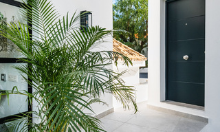 Luxevilla te koop met modern-Mediterraan ontwerp en zeezicht in Nueva Andalucia, Marbella 61001 