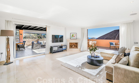 Ruim, luxe penthouse te koop met zeezicht en in een 5-sterren complex in Nueva Andalucia, Marbella 60871