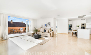 Ruim, luxe penthouse te koop met zeezicht en in een 5-sterren complex in Nueva Andalucia, Marbella 60873 