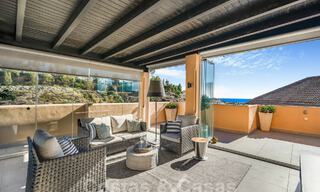 Ruim, luxe penthouse te koop met zeezicht en in een 5-sterren complex in Nueva Andalucia, Marbella 60879 