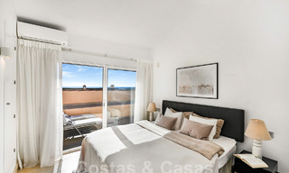 Ruim, luxe penthouse te koop met zeezicht en in een 5-sterren complex in Nueva Andalucia, Marbella 60883 