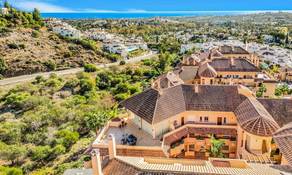Ruim, luxe penthouse te koop met zeezicht en in een 5-sterren complex in Nueva Andalucia, Marbella 60885