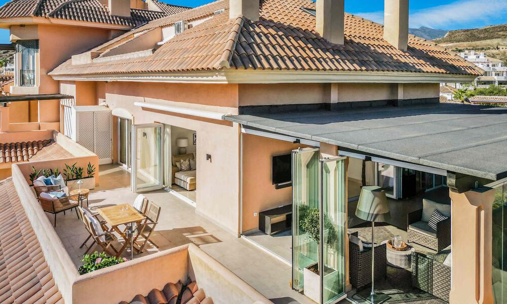 Ruim, luxe penthouse te koop met zeezicht en in een 5-sterren complex in Nueva Andalucia, Marbella 60889