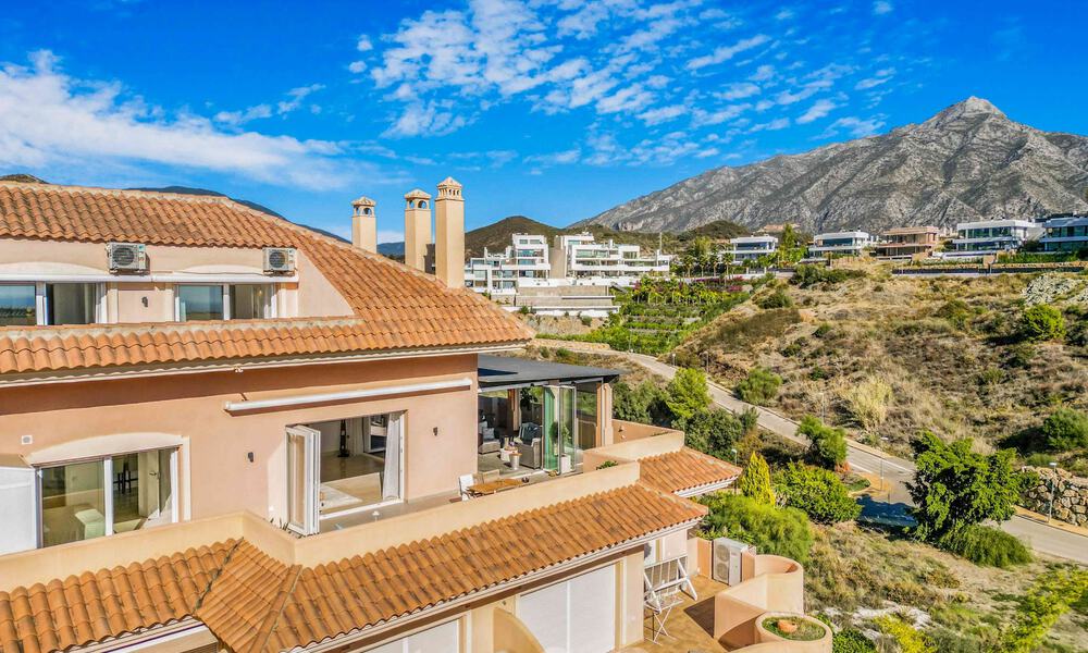 Ruim, luxe penthouse te koop met zeezicht en in een 5-sterren complex in Nueva Andalucia, Marbella 60892