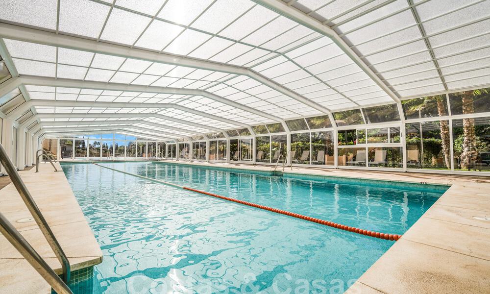 Ruim, luxe penthouse te koop met zeezicht en in een 5-sterren complex in Nueva Andalucia, Marbella 60903