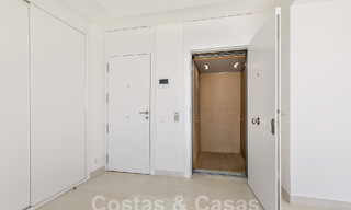 Modern penthouse met zeezicht en privézwembad te koop i/e innovatief lifestyle-complex in Benalmadena, Costa del Sol 60914 