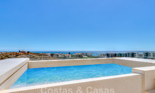 Modern penthouse met zeezicht en privézwembad te koop i/e innovatief lifestyle-complex in Benalmadena, Costa del Sol 60918 