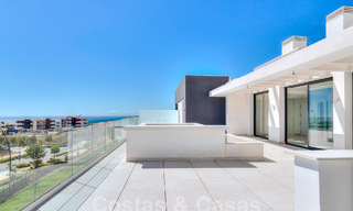 Modern penthouse met zeezicht en privézwembad te koop i/e innovatief lifestyle-complex in Benalmadena, Costa del Sol 60919 