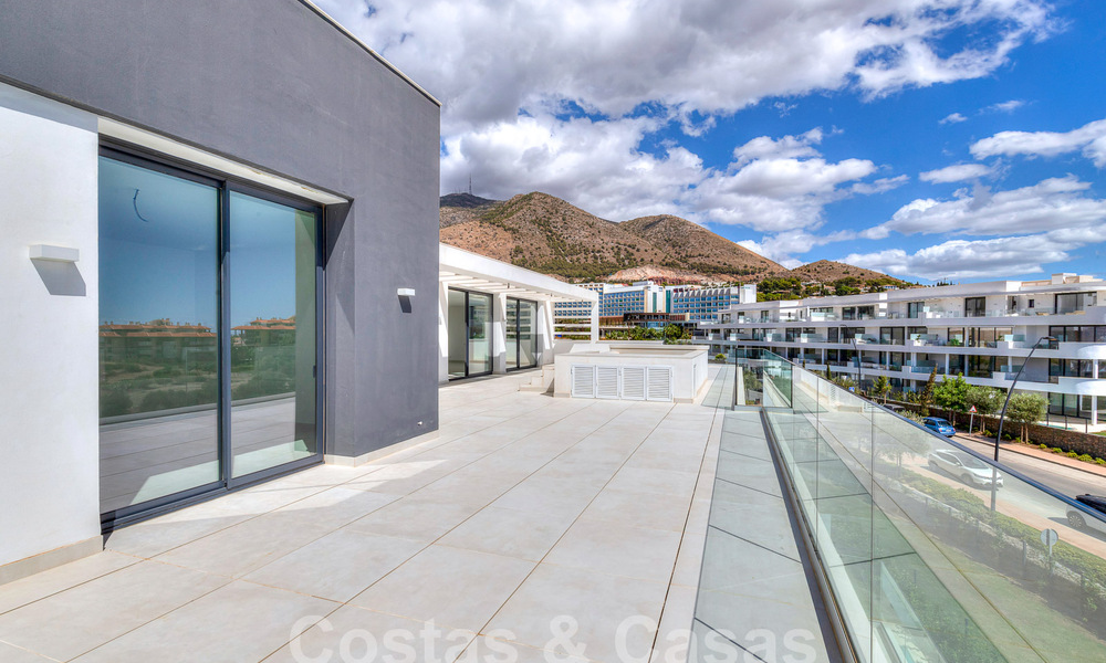 Modern penthouse met zeezicht en privézwembad te koop i/e innovatief lifestyle-complex in Benalmadena, Costa del Sol 60921
