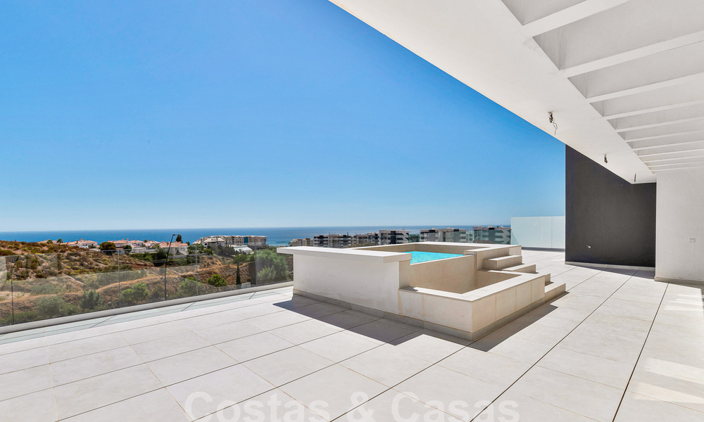 Modern penthouse met zeezicht en privézwembad te koop i/e innovatief lifestyle-complex in Benalmadena, Costa del Sol 60925