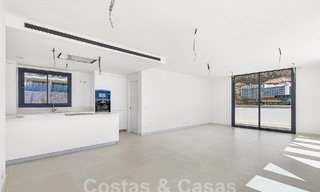 Modern penthouse met zeezicht en privézwembad te koop i/e innovatief lifestyle-complex in Benalmadena, Costa del Sol 60926 