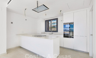 Modern penthouse met zeezicht en privézwembad te koop i/e innovatief lifestyle-complex in Benalmadena, Costa del Sol 60927 