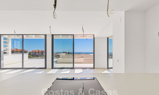Modern penthouse met zeezicht en privézwembad te koop i/e innovatief lifestyle-complex in Benalmadena, Costa del Sol 60928 