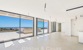 Modern penthouse met zeezicht en privézwembad te koop i/e innovatief lifestyle-complex in Benalmadena, Costa del Sol 60930 