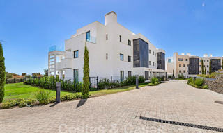 Modern penthouse met zeezicht en privézwembad te koop i/e innovatief lifestyle-complex in Benalmadena, Costa del Sol 60932 