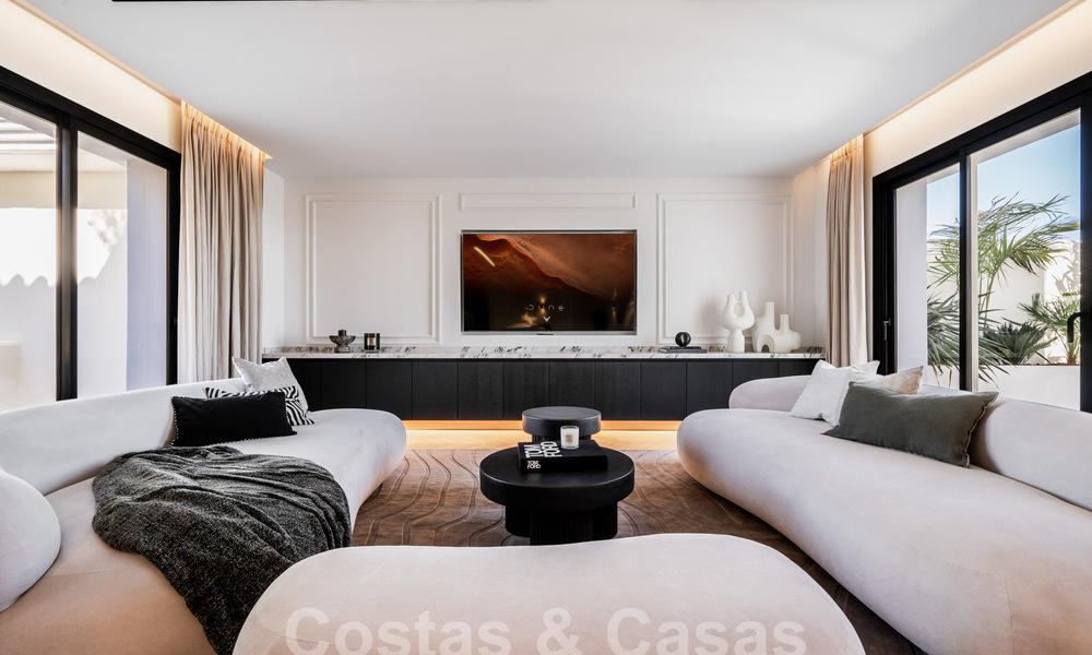 Kwalitatief gerenoveerd penthouse te koop met uitnodigend terras en zeezicht in Nueva Andalucia, Marbella 61159