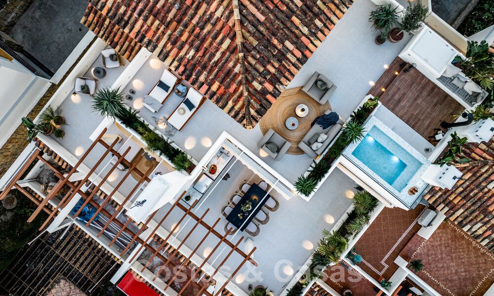 Kwalitatief gerenoveerd penthouse te koop met uitnodigend terras en zeezicht in Nueva Andalucia, Marbella 61170