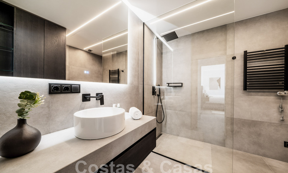 Modern gerenoveerd appartement te koop in een centraal gelegen, gated complex in Nueva Andalucia, Marbella 61183