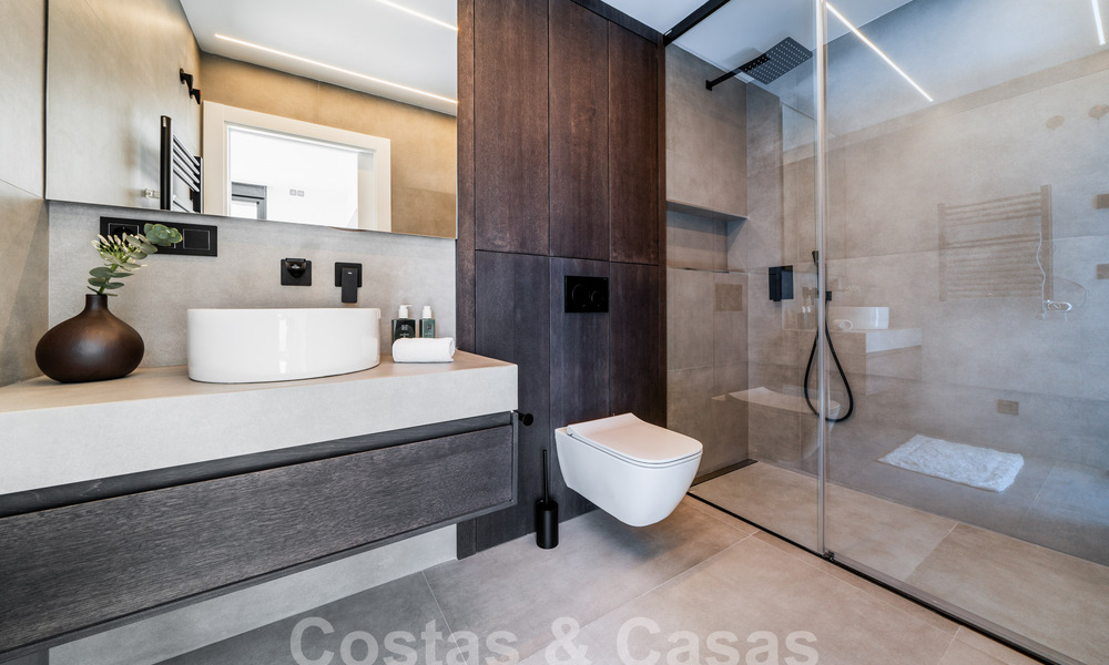 Modern gerenoveerd appartement te koop in een centraal gelegen, gated complex in Nueva Andalucia, Marbella 61185