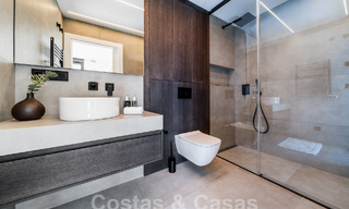 Modern gerenoveerd appartement te koop in een centraal gelegen, gated complex in Nueva Andalucia, Marbella 61185 