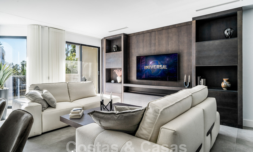 Modern gerenoveerd appartement te koop in een centraal gelegen, gated complex in Nueva Andalucia, Marbella 61187