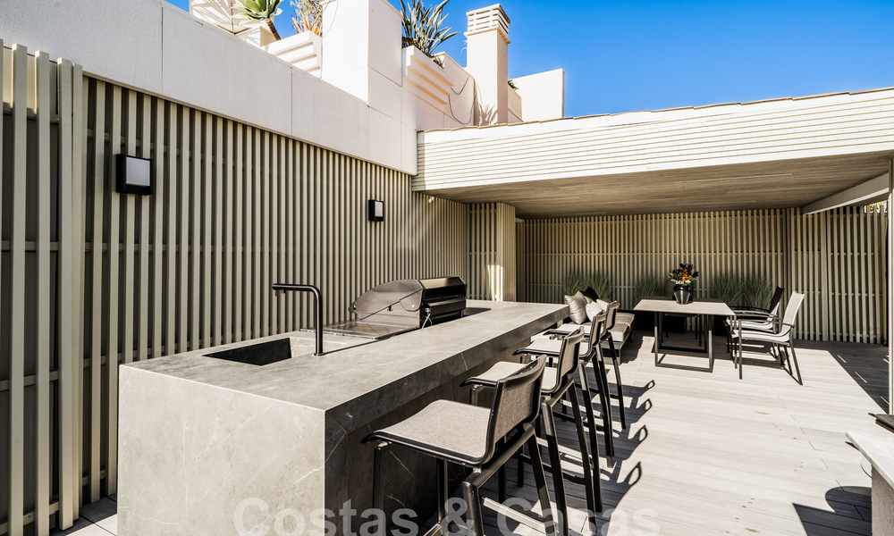 Modern gerenoveerd appartement te koop in een centraal gelegen, gated complex in Nueva Andalucia, Marbella 61191