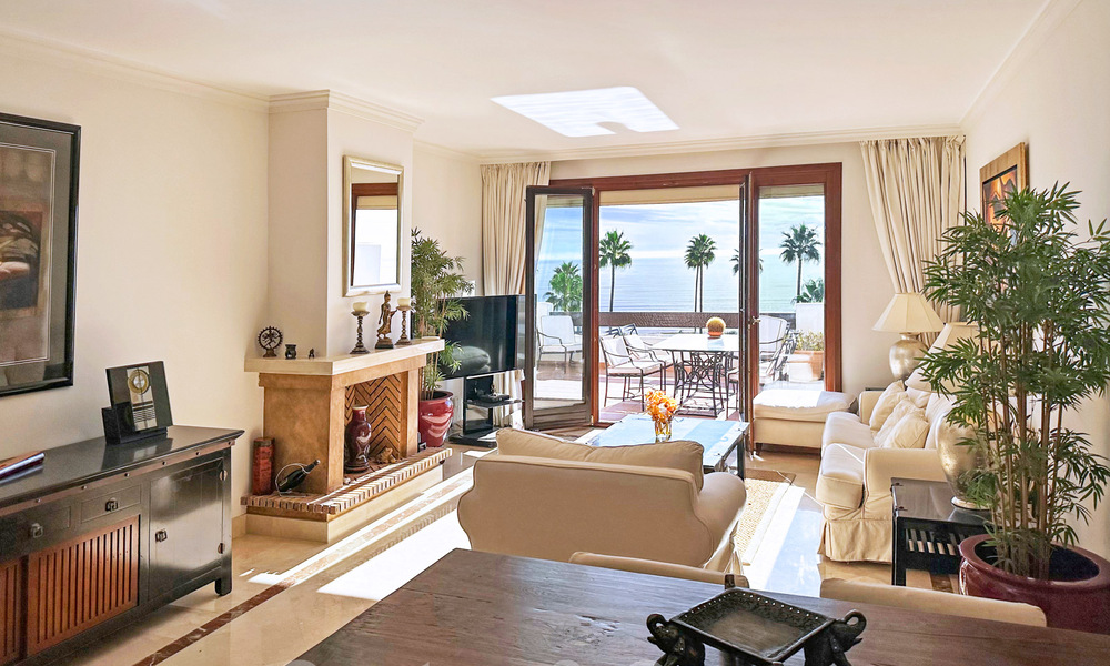 Ruim penthouse te koop in een gated strandcomplex met onverstoord zeezicht op de New Golden Mile, Marbella - Estepona 61417