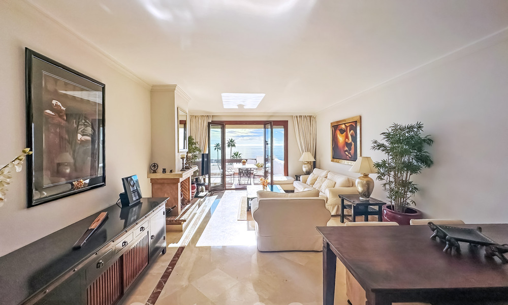 Ruim penthouse te koop in een gated strandcomplex met onverstoord zeezicht op de New Golden Mile, Marbella - Estepona 61418